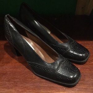 Classic Etienne Aigner black wingtip pump 6